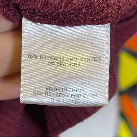 Modcloth, Maroon Ribbed Long Sleeve Shirt. Size Large. In excellent condition! - Picture 3 of 5
